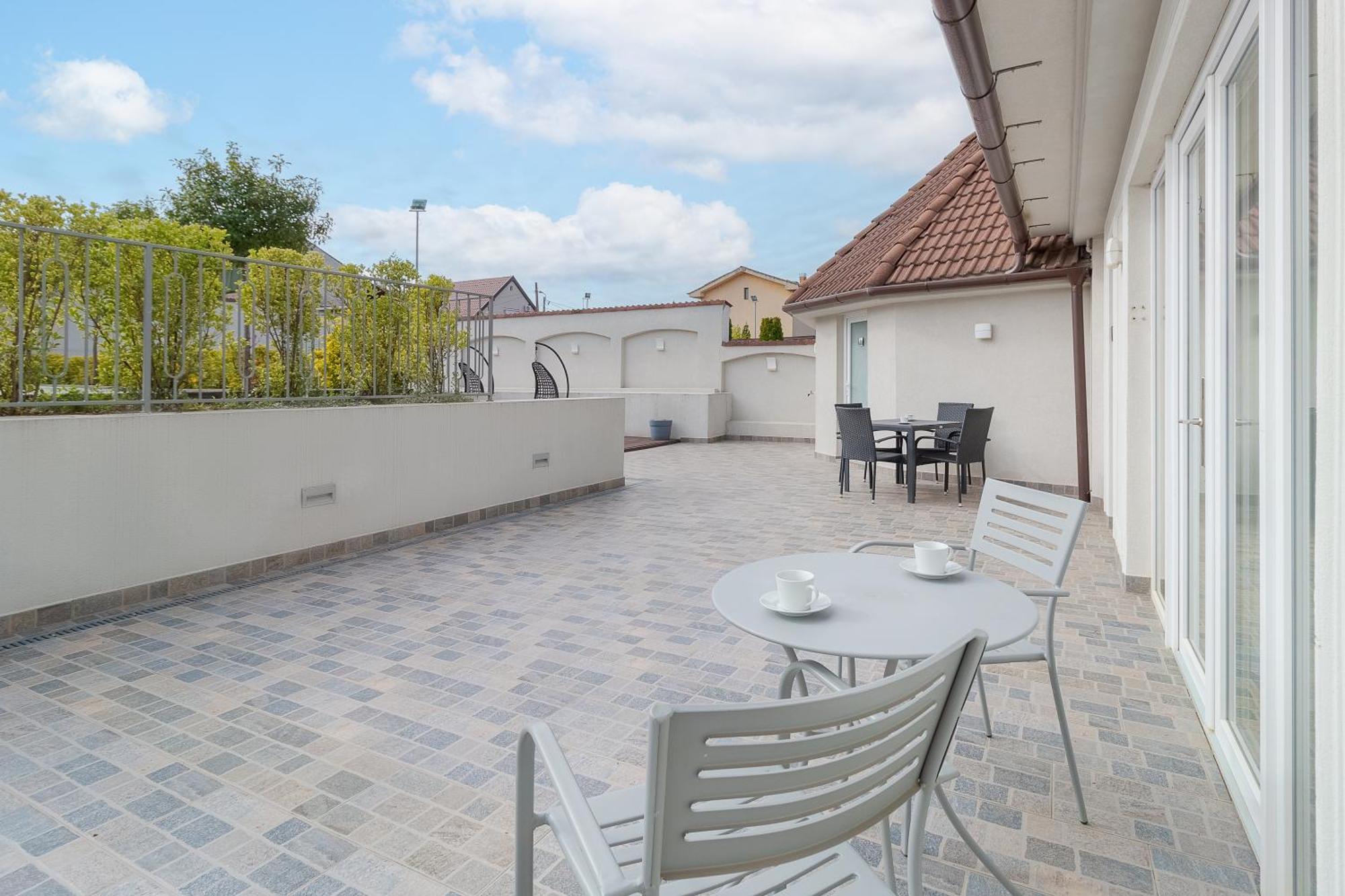 Dozsa Residence Oradea Εξωτερικό φωτογραφία