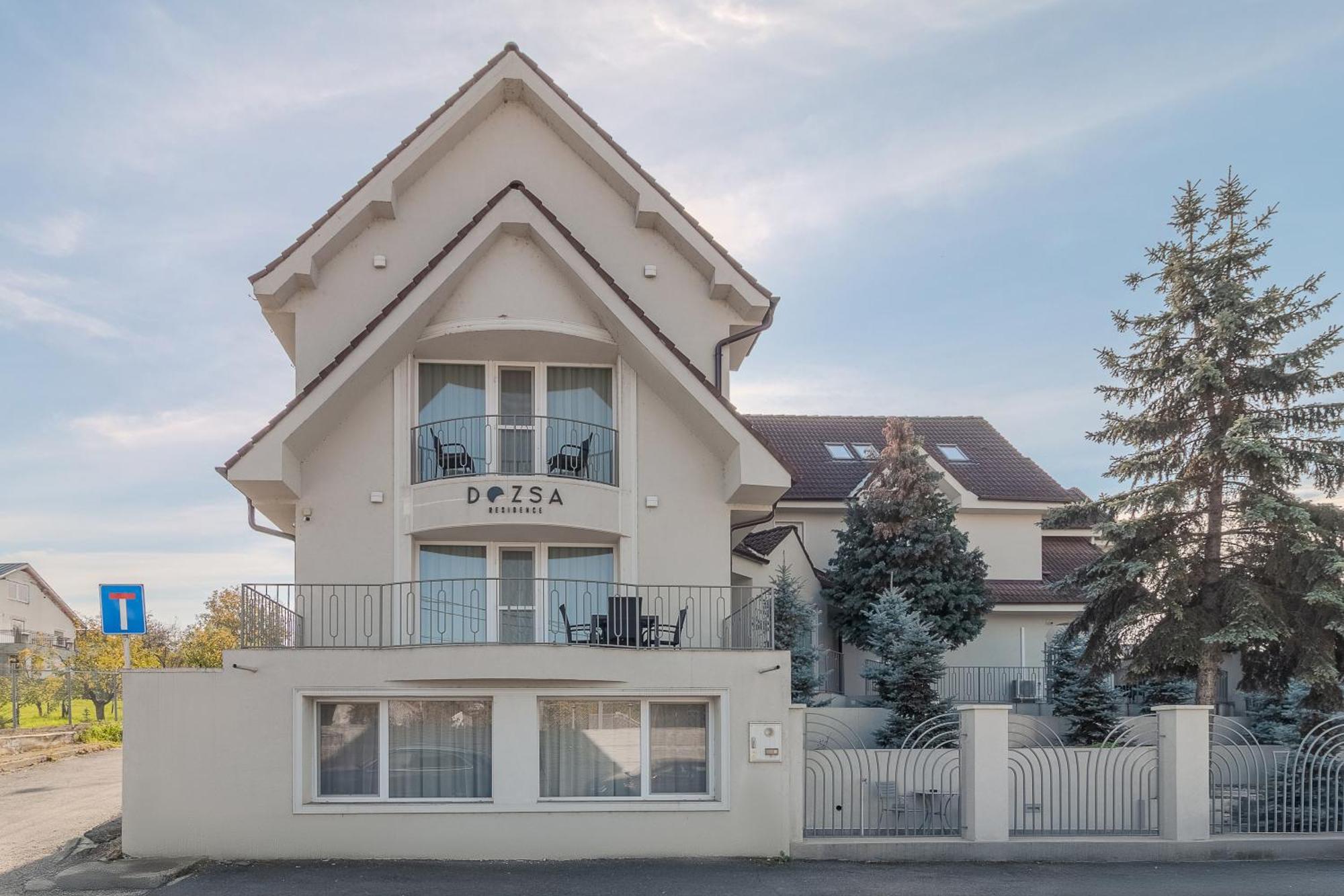 Dozsa Residence Oradea Εξωτερικό φωτογραφία